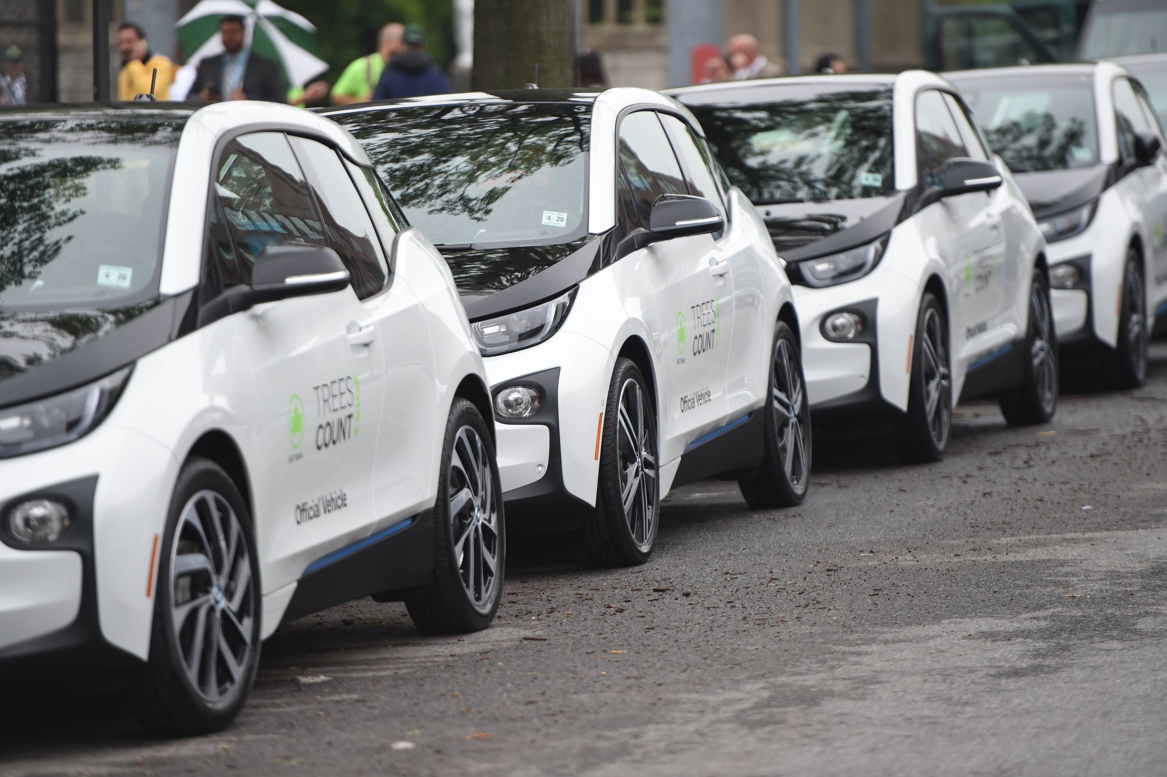 A Girls Guide To Cars | How Nyc Parks Are Going Greener With Bmw I3 - Bmw I3 Treescount High Res