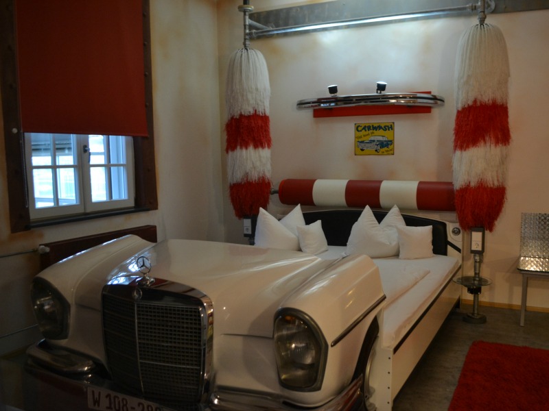 V8 Hotel