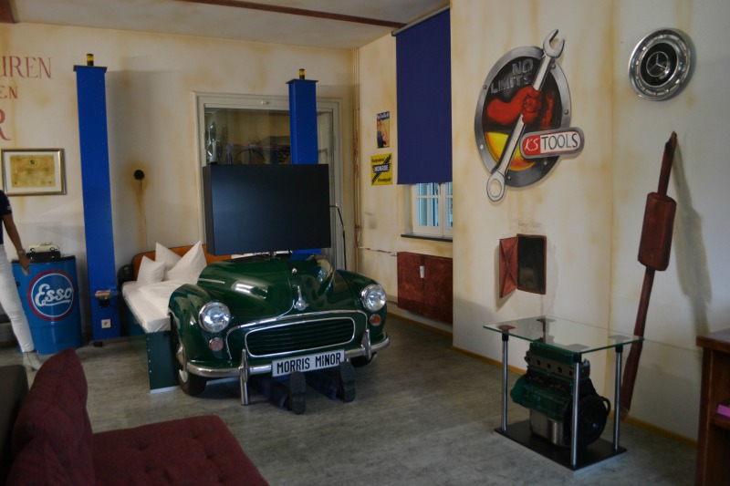 V8 Hotel