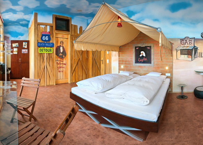 V8 Hotel