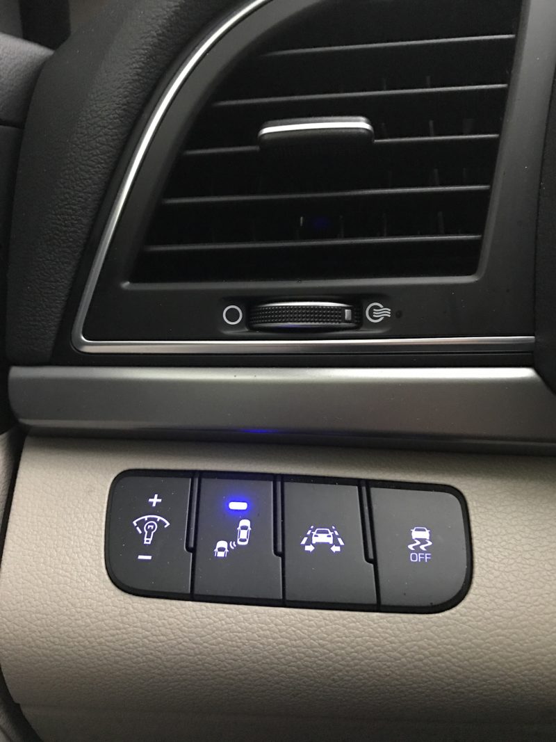 Easy to use controls in the Hyndai Elantra
