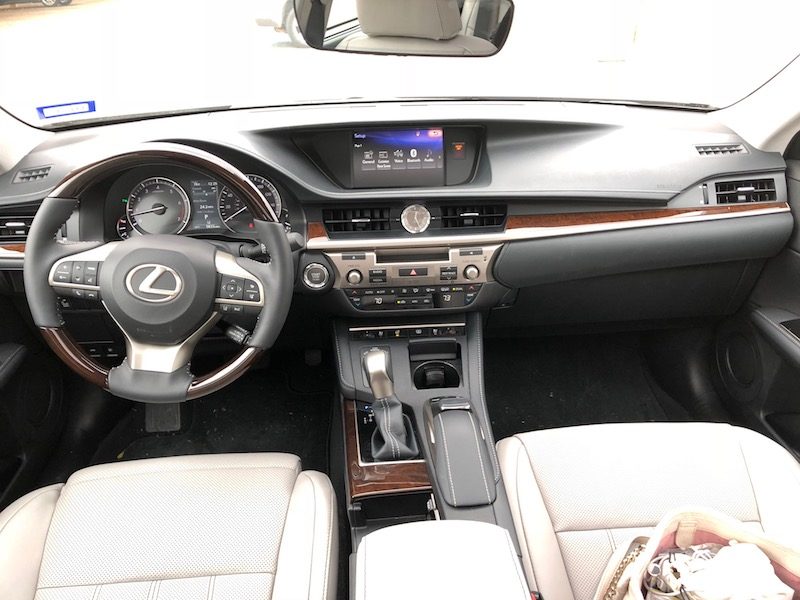 2018 Lexus ES 350 luxury sedan