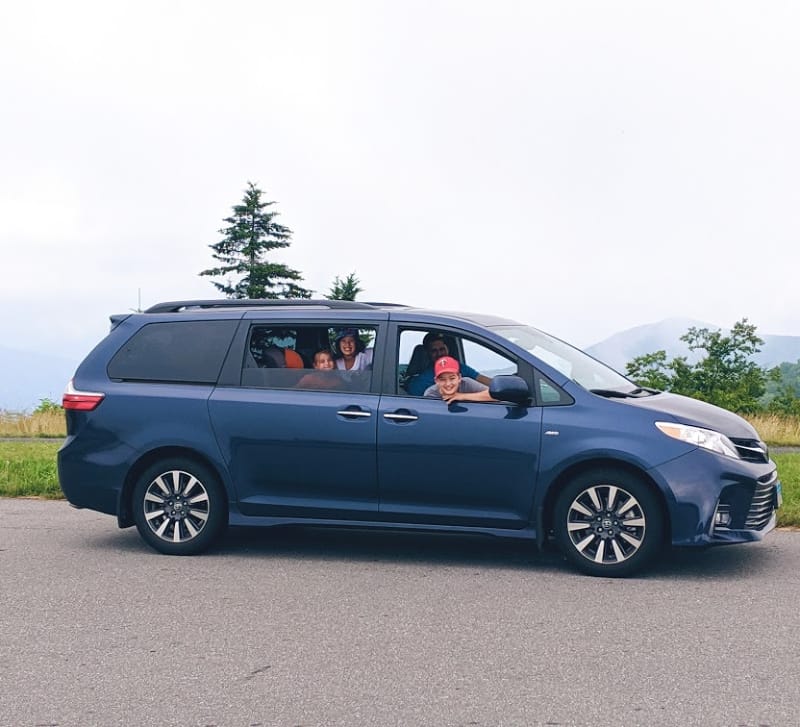 Toyota sienna cheap minivan 2019