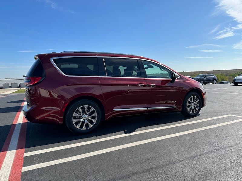 Our Favorite 3 Row Family SUVs and One Minivan A Girls Guide to Cars