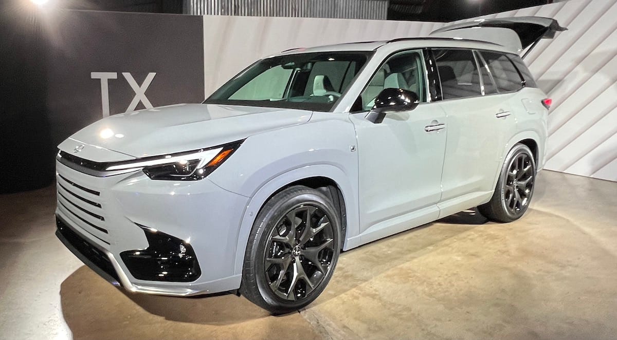 Lexus 3 sale row suv used
