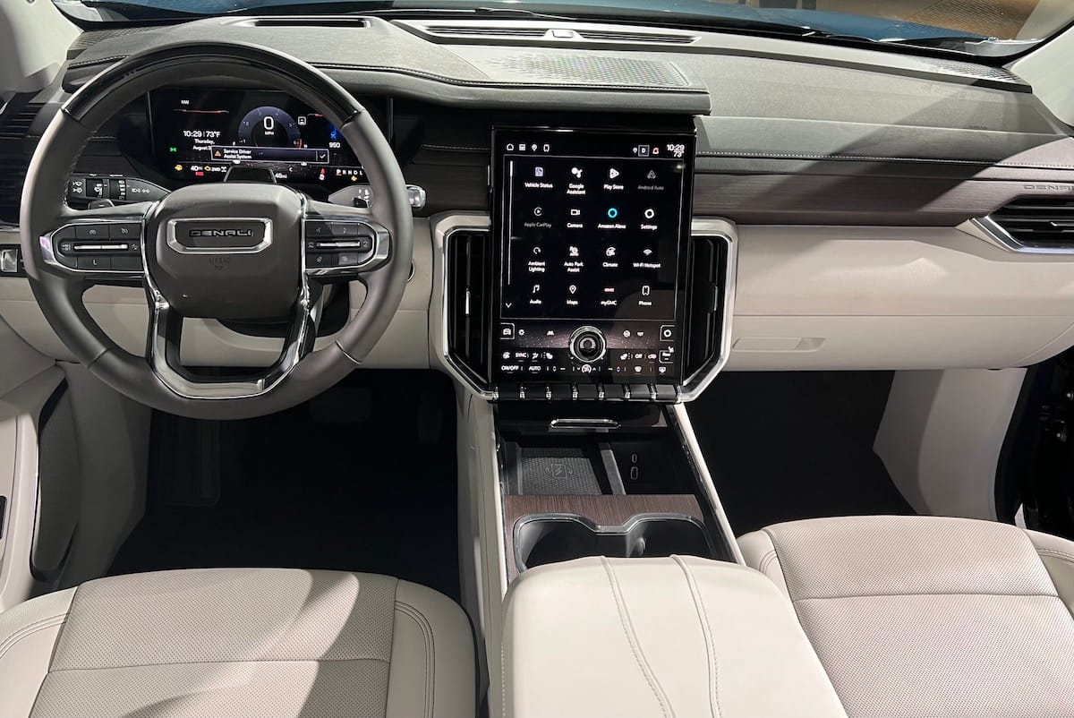 Gmc suv 3 top row seating