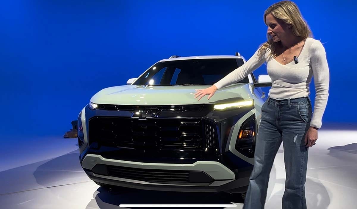 2025 Chevy Equinox Dazzles with Looks, Tech and Trim A Girls Guide to