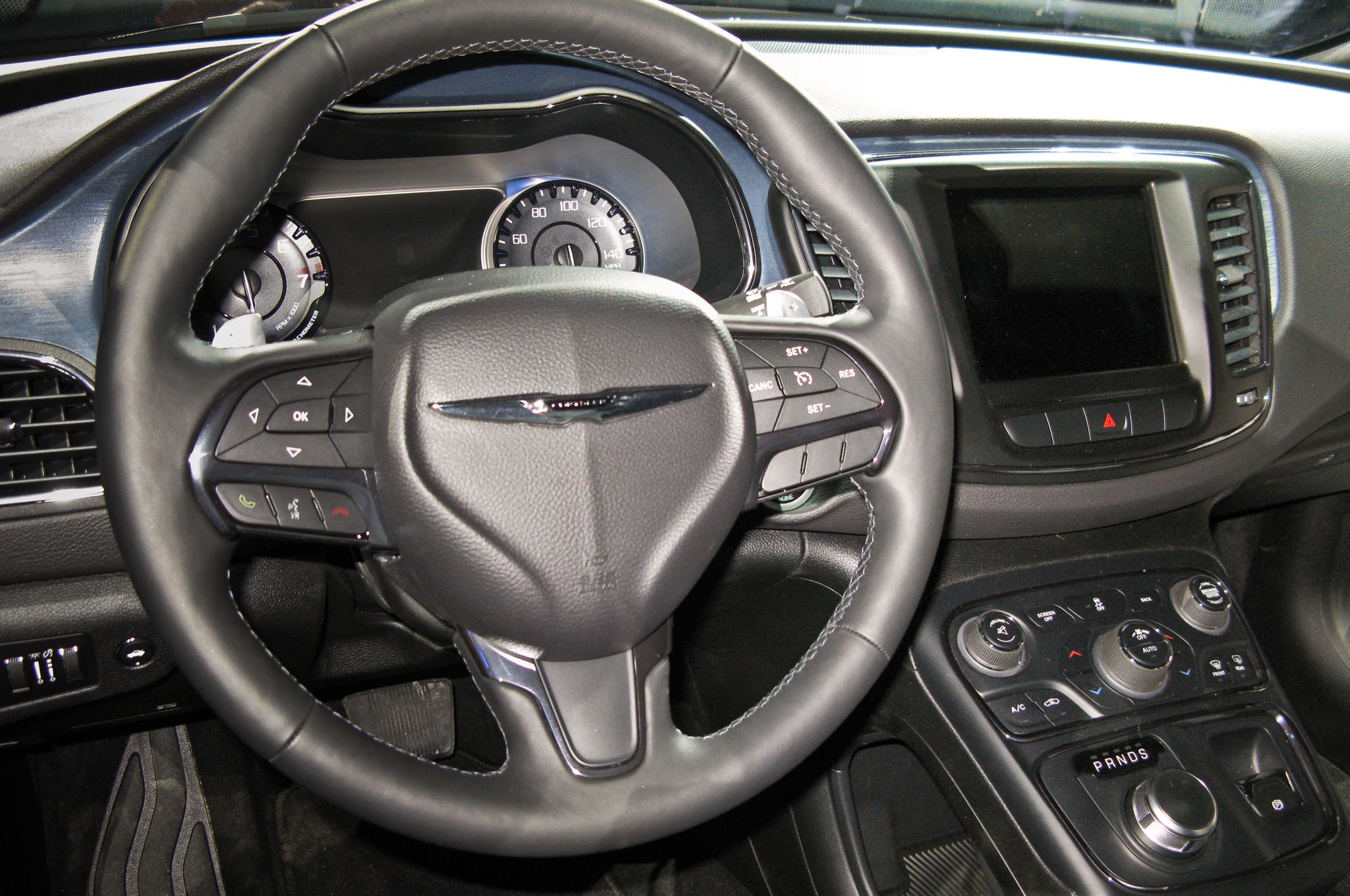 Chrysler 200,