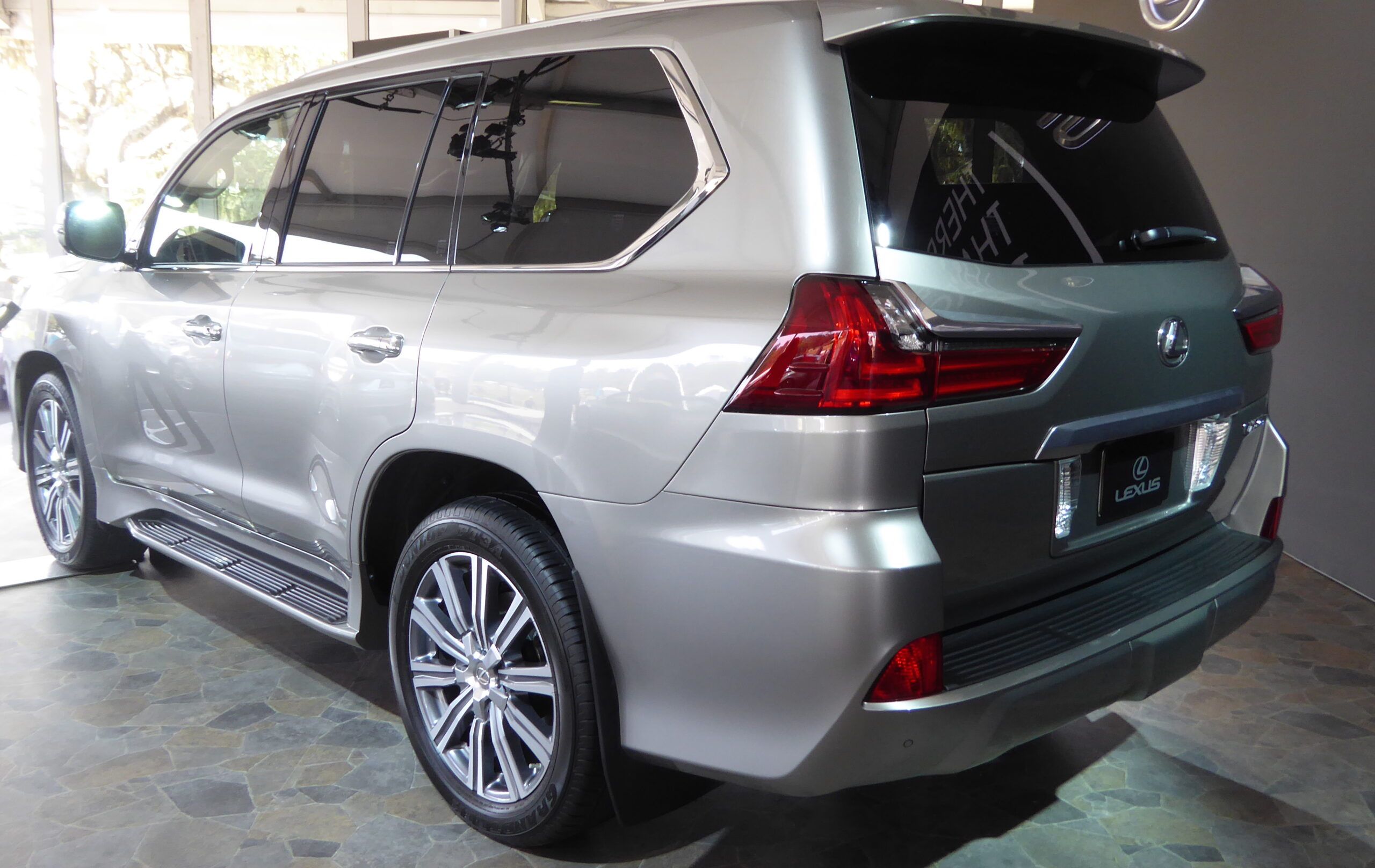 Just a Little More Fancy: The Lexus LX570 Got a Makeover 10 2016 Lexus LX 570