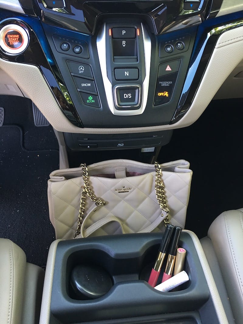 15 Great Places to Put Your Handbag, and the Cars That Have the Best Storage Spots 18 Honda Odyssey Elite family minivan