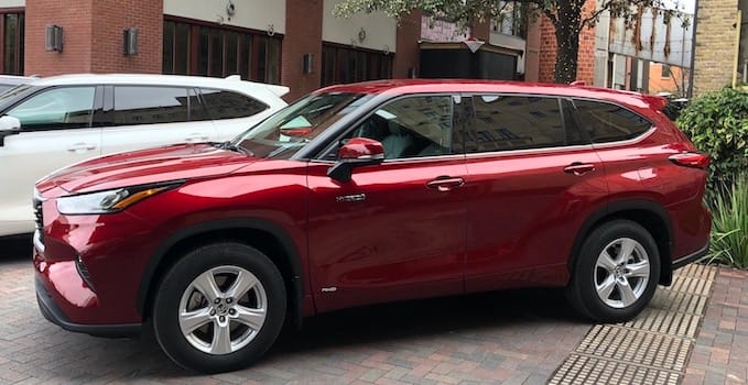 USED: 2020 Toyota Highlander 3-Row SUV: It Starts with 35 Amazing Hybrid Miles Per Gallon and Then Gets Better 11 2020 Toyota Highlander