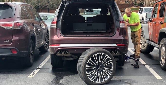 How to Have a Flat Tire and Not Ruin Your Day - Starting With Roadside Assistance 10 Roadside assistance