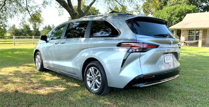 A Girls Guide to Cars | 2021 Toyota Sienna: 5 Things You'll Love (Or Not) - 2021 Toyota Sienna Review Feature