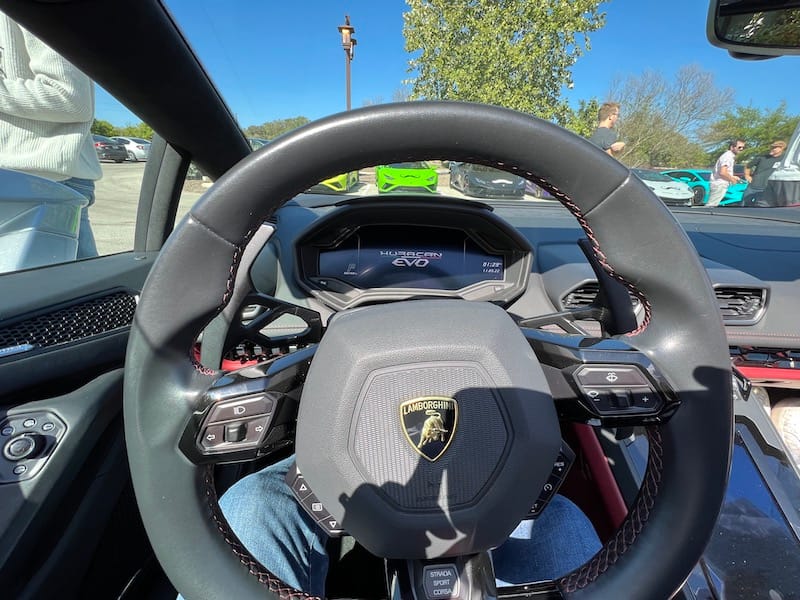 The view from the driver's seat in the Huracán