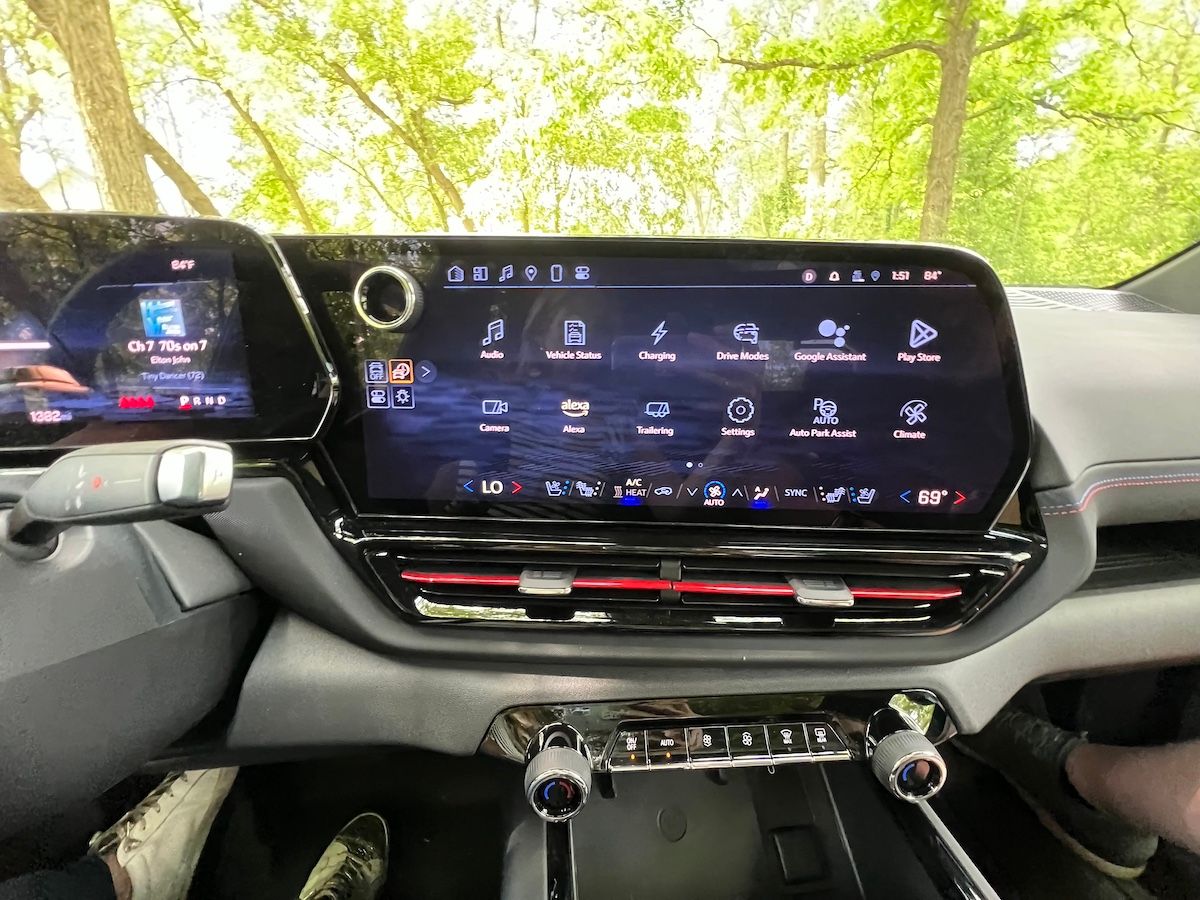 The multimedia touch screen in the Chevrolet Silverado EV driver tracking