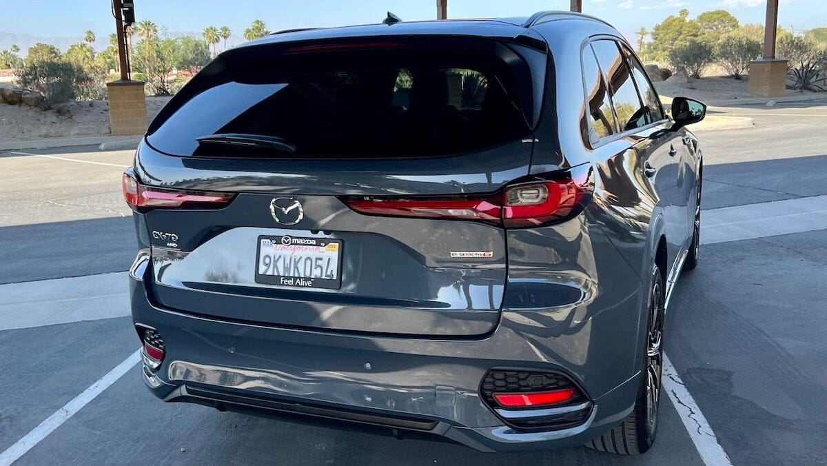 The rear end of the Mazda CX-70