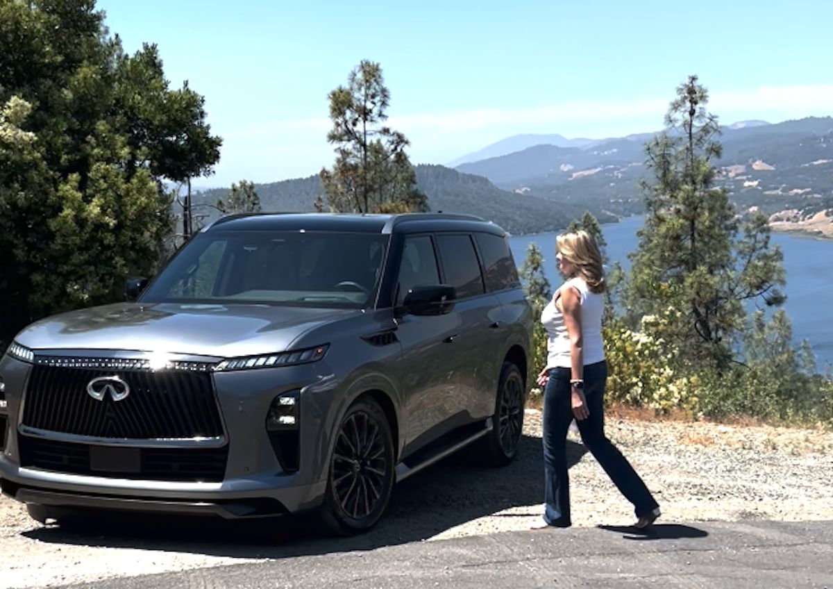 2025 Infiniti QX80 First Drive: Infiniti Makes Driving a Big 3-Row SUV Easy. The Luxuries are a Bonus 19 2025 Infiniti QX80 featured image