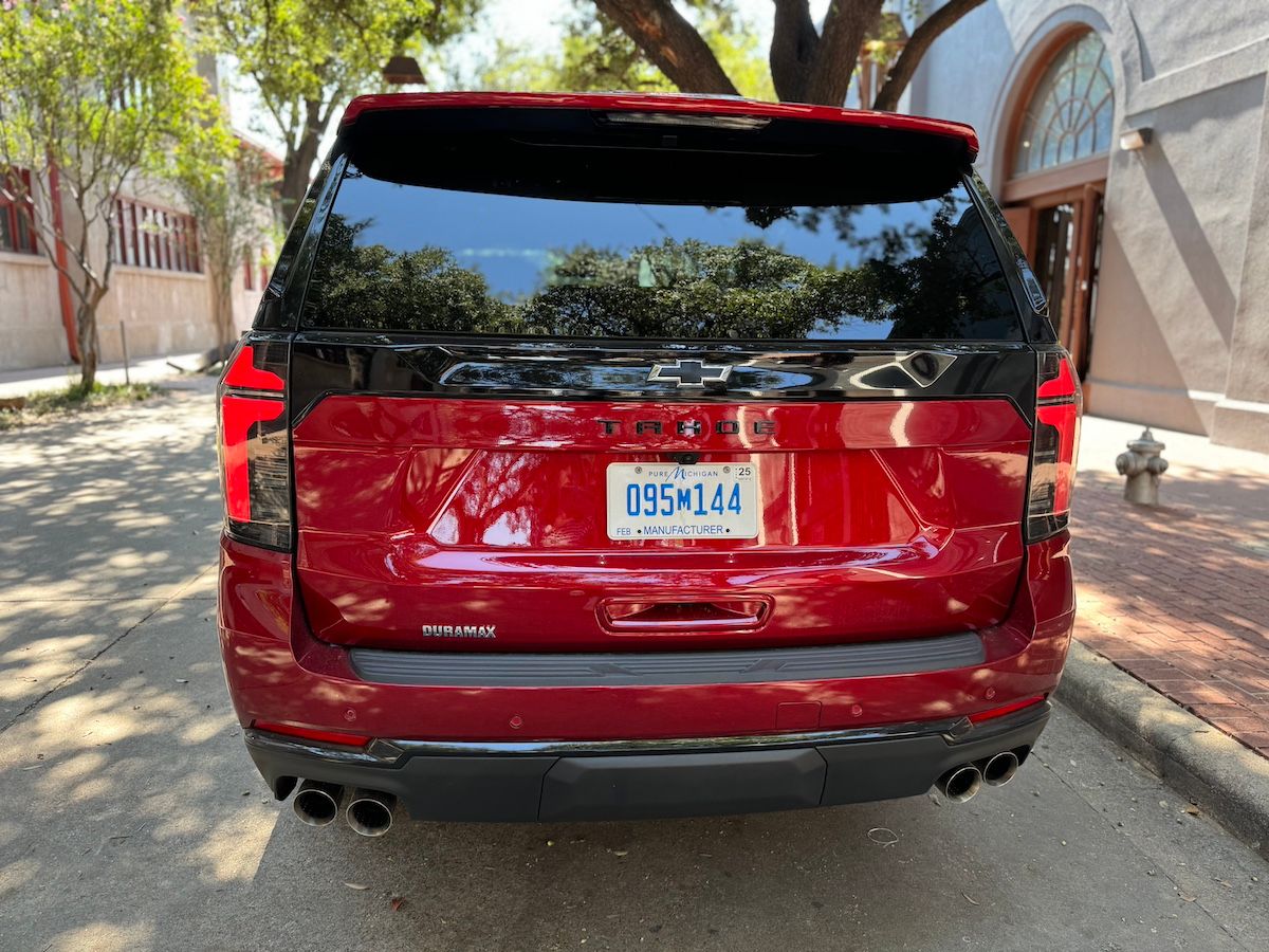 2025 Chevrolet Tahoe and Suburban: A Minor Makeover For an Even More Classic 8-Seater SUV 5 Rear 2025 Chevrolet Tahoe