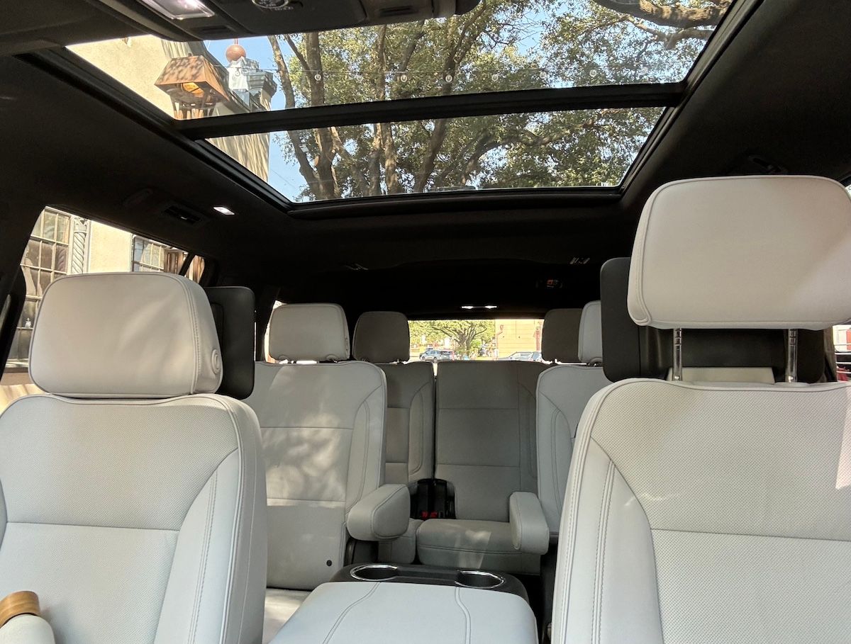 2025 Chevrolet Tahoe and Suburban: A Minor Makeover For an Even More Classic 8-Seater SUV 6 The Interior Of The 2025 Chevrolet Tahoe Premier Edition