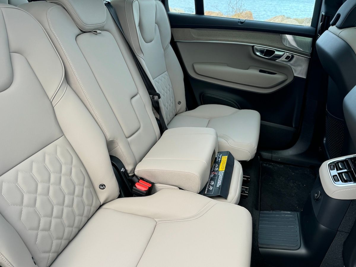 The Rear Of The 2025 Volvo Xc90 Shows Off The Split Caliper Tail Lights