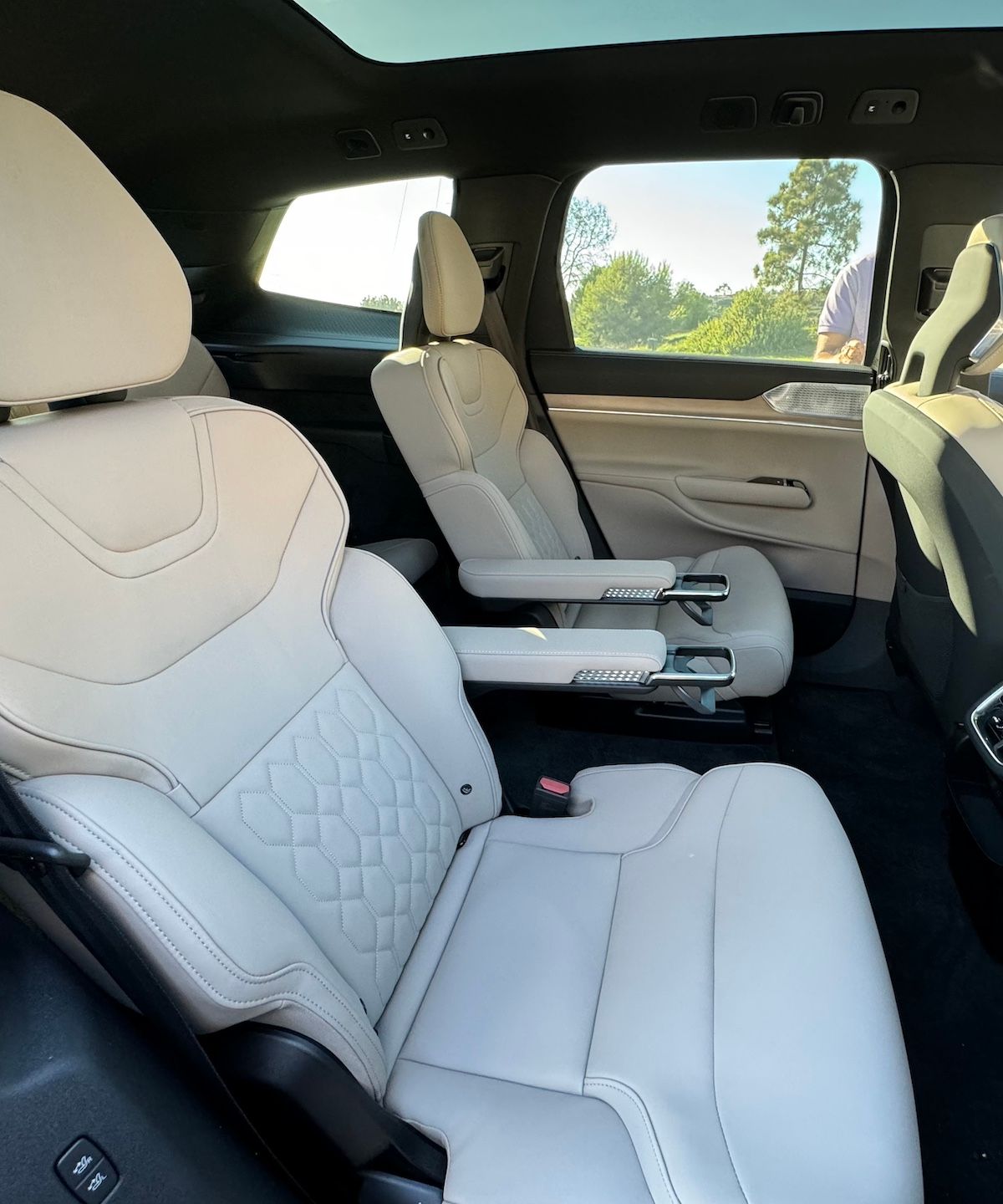 Volvo Ex90 Center Row Captains Chairs