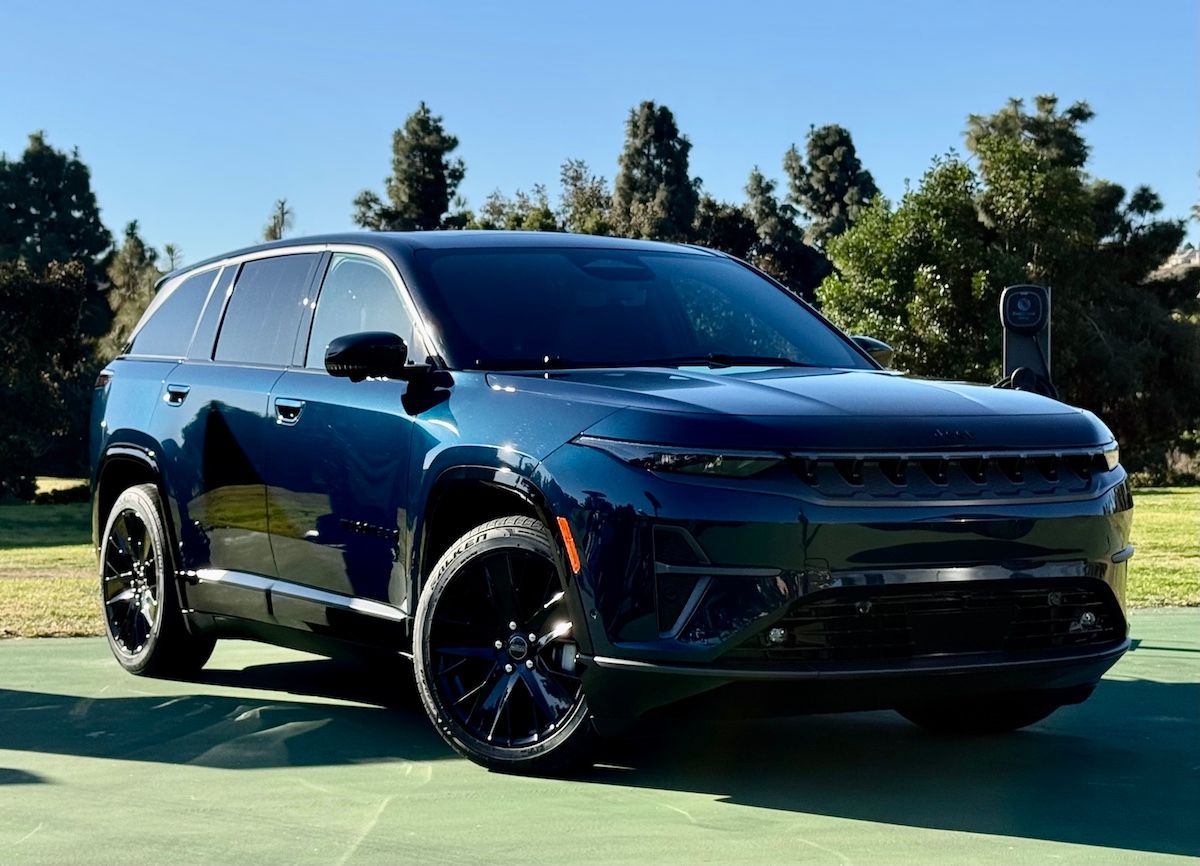 Jeep Wagoneer S In Fathom Blue