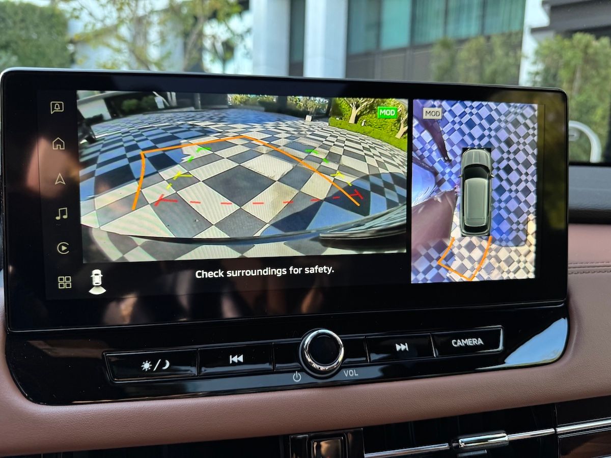The 12.3&Quot; Display With Surround View Camera In The 2025 Mitsubishi Outlander