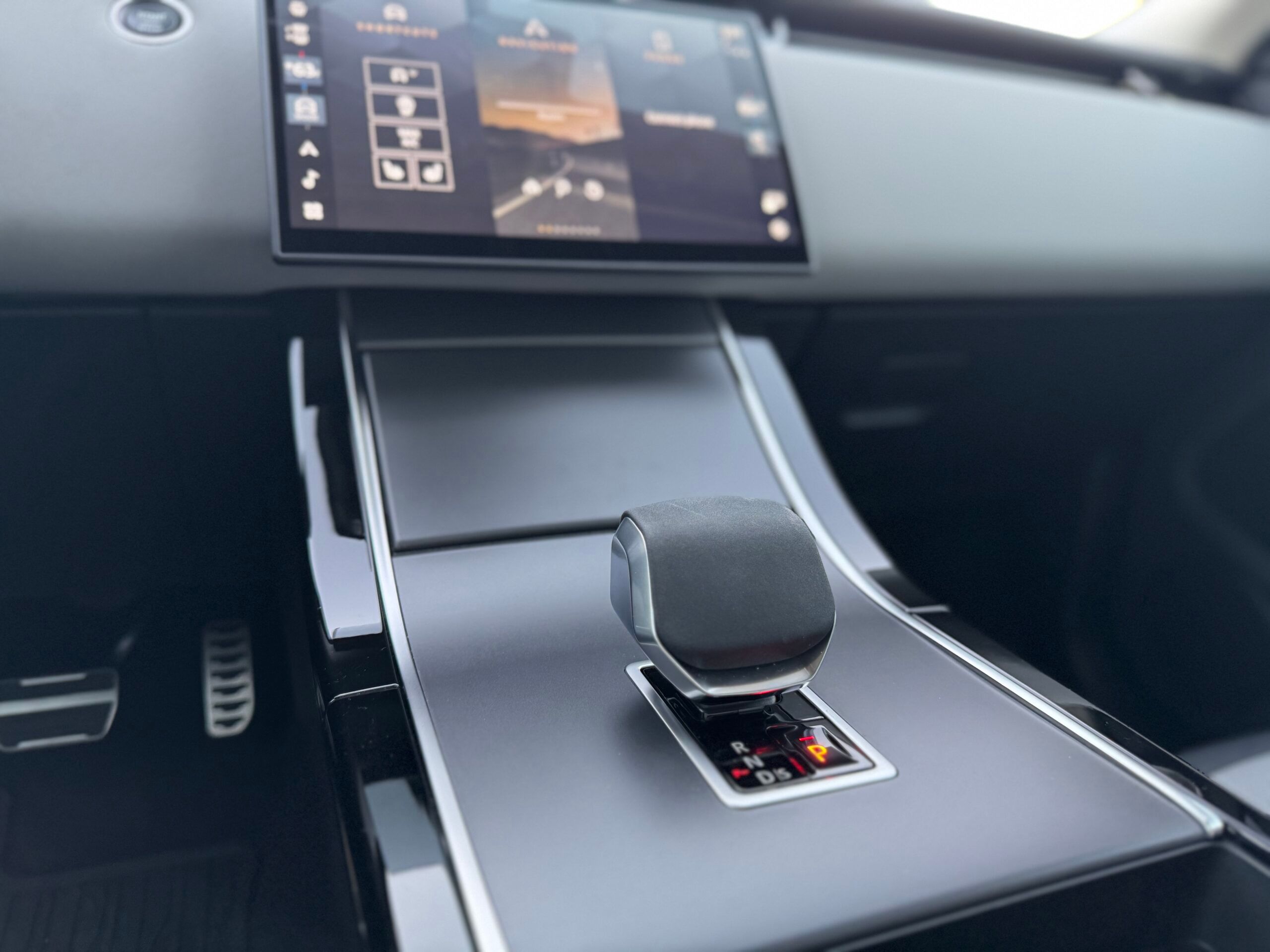 The Center Console In The 2025 Range Rover Evoque
