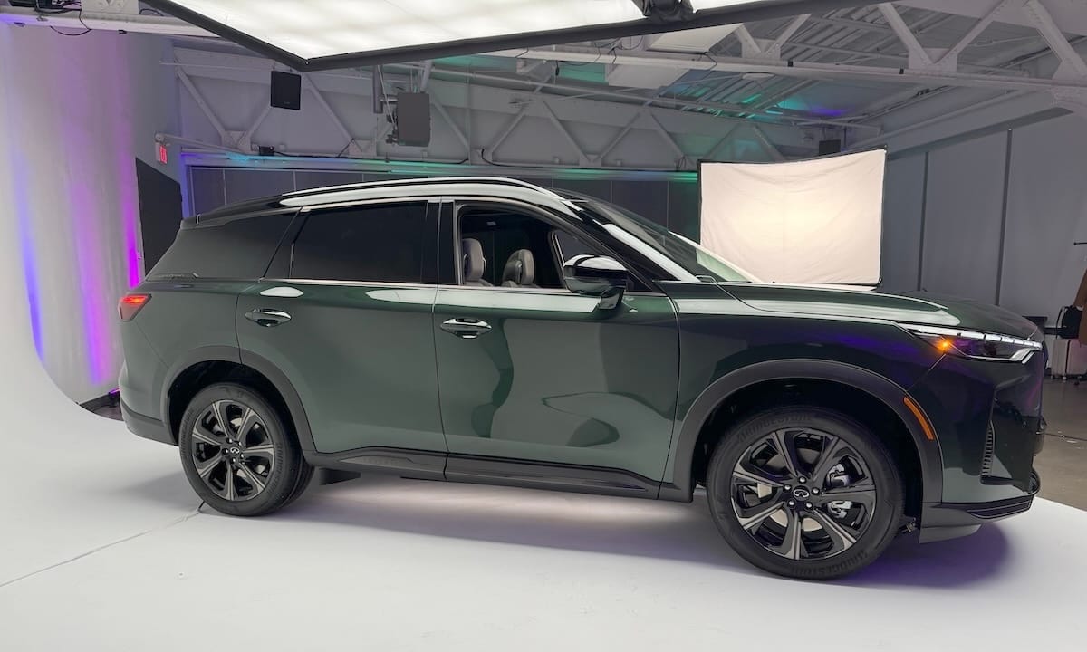 The 2026 Infiniti QX60 in Deep Emerald green