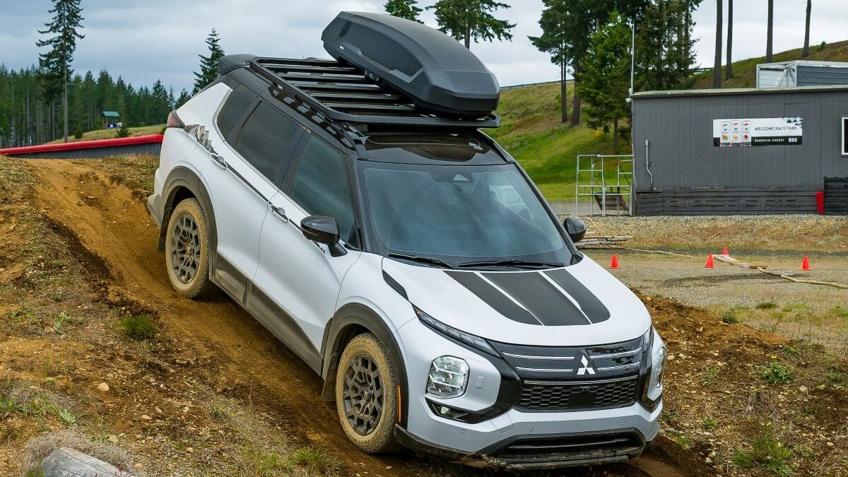 The 2025 Mitsubishi Outlander Trail Edition Off-Road