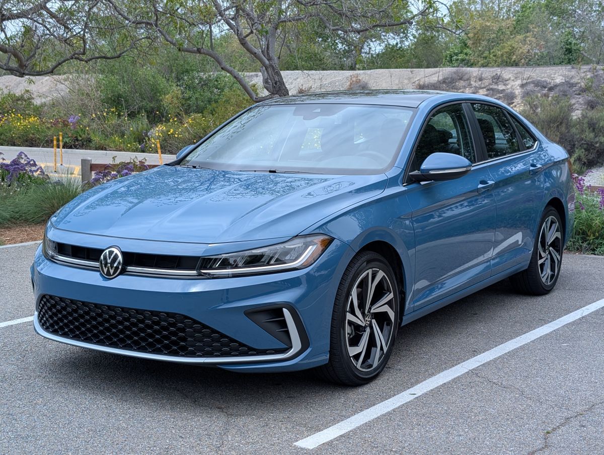 The front, side profile of the 2025 VW Jetta