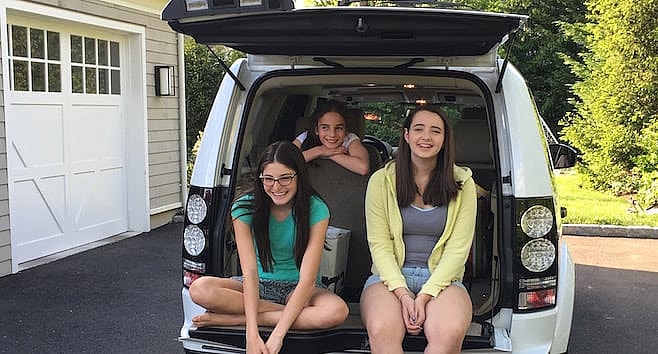 A Girls Guide to Cars | USED: 2016 Land Rover LR4 HSE Review: The Luxury of Adventure - LR4 feature image