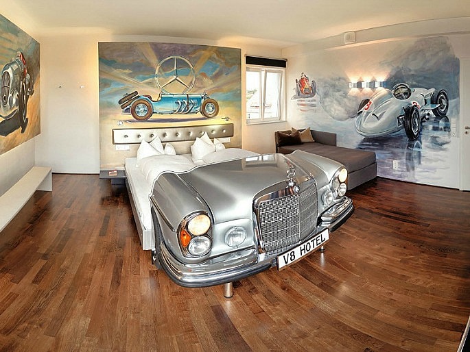 V8 Hotel