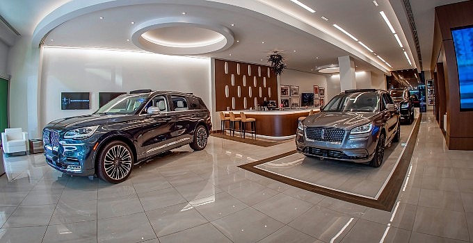 Meet Lincoln's New Electrified Boutique Dealership Future 6 lincoln vitrine dealership