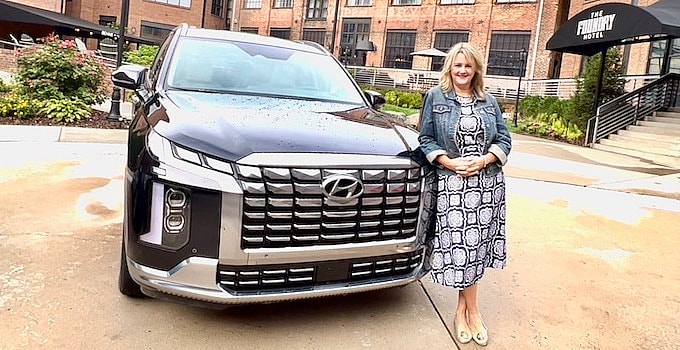 2023 Hyundai Palisade 3 Row SUV Gets Makeover - Not Needed, but Welcome! 10 Posing with the 2023 Hyundai Palisade featured image