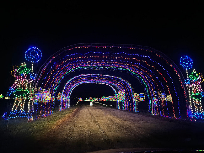 Drive-Thru Holiday Lights on A Girls Guide to Cars