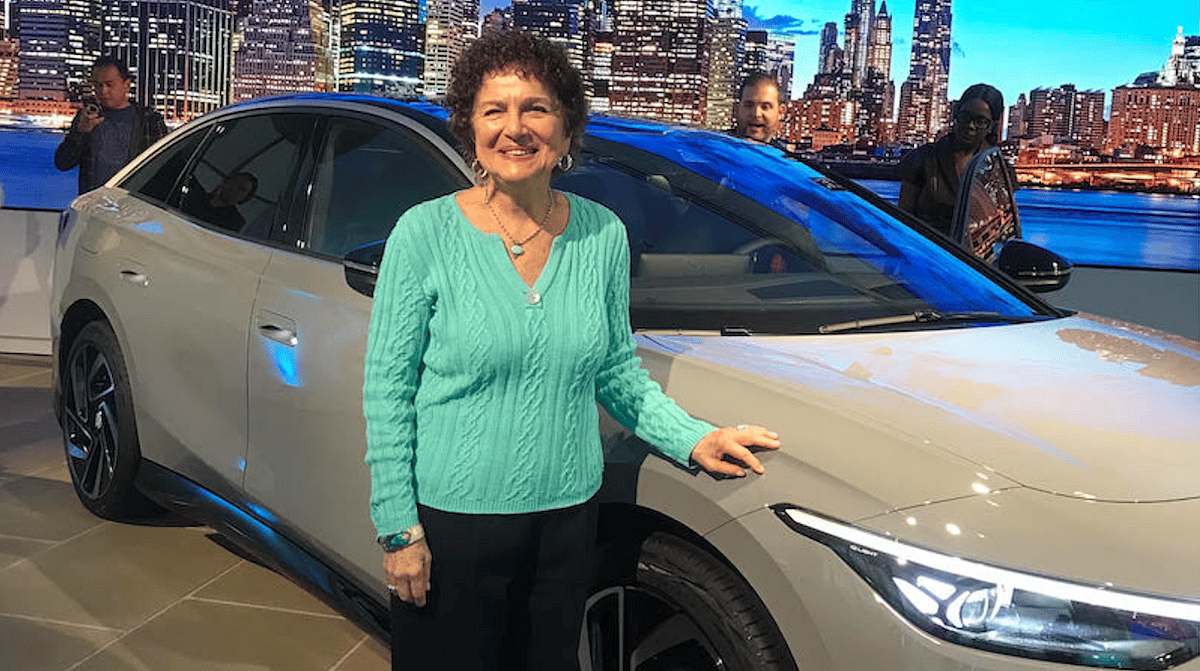 Evelyn Kanter with the VW ID.7