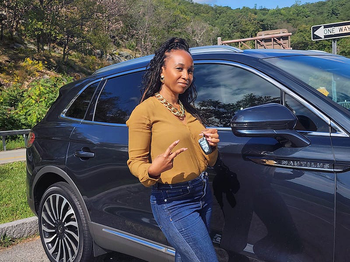 A Great Deal on a New Car is Out There—Despite Tariffs. Here's How to Get It. 15 The Lincoln Nautilus key is a smart key that unlocks the car when you approcha