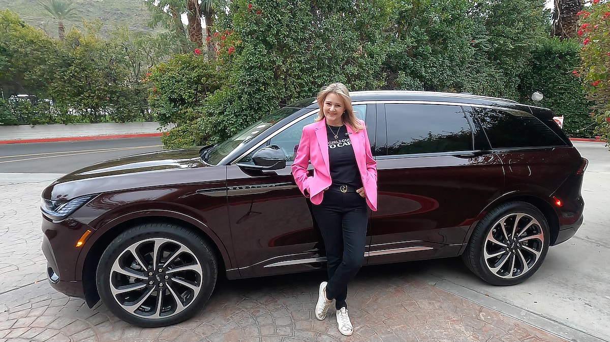 Taking a moment with the 2024 Lincoln Nautilus