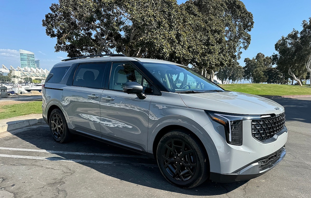 The 2025 Kia Carnival has a more SUV like look