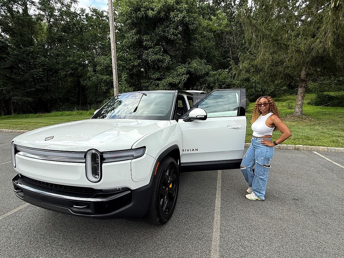 The 2025 Rivian R1S Ascend