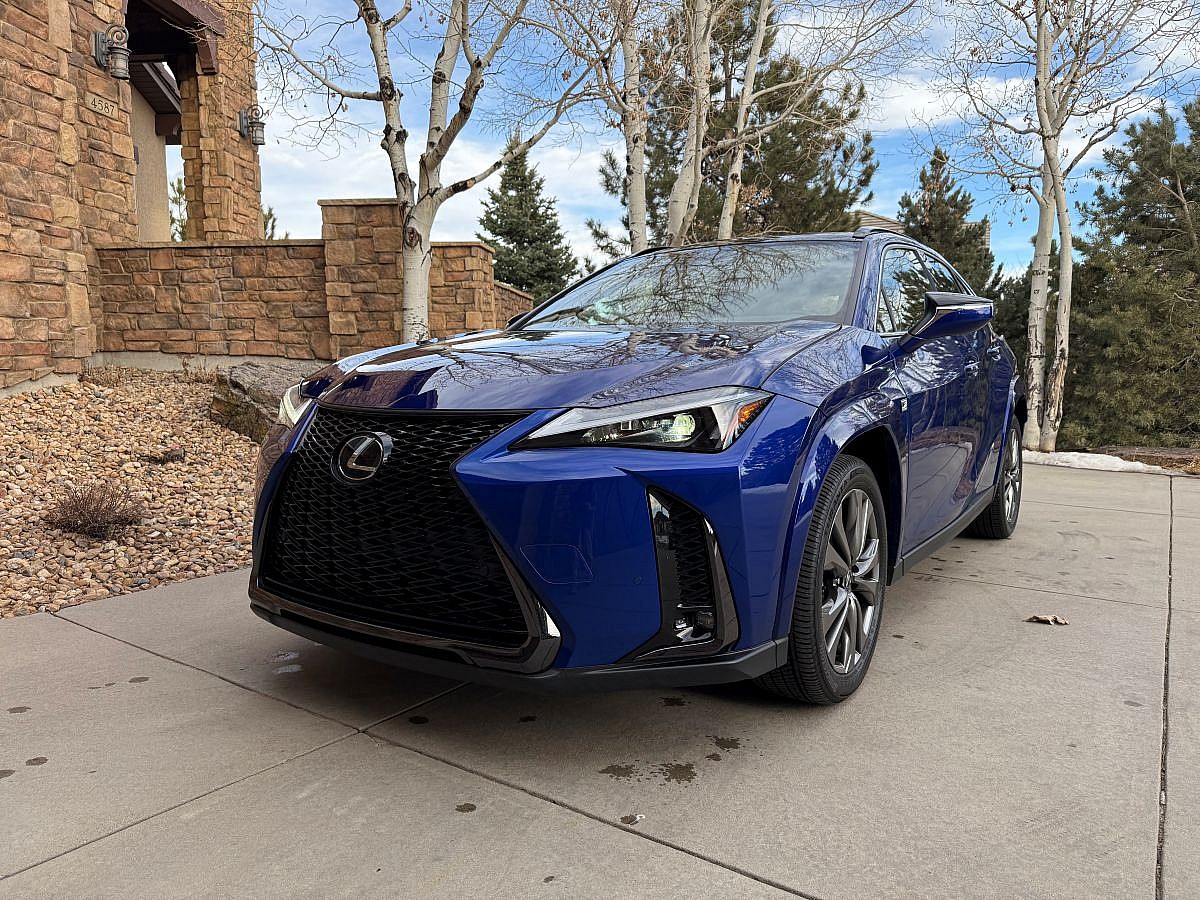 The front quarter end of the 2025 Lexus UX 300h
