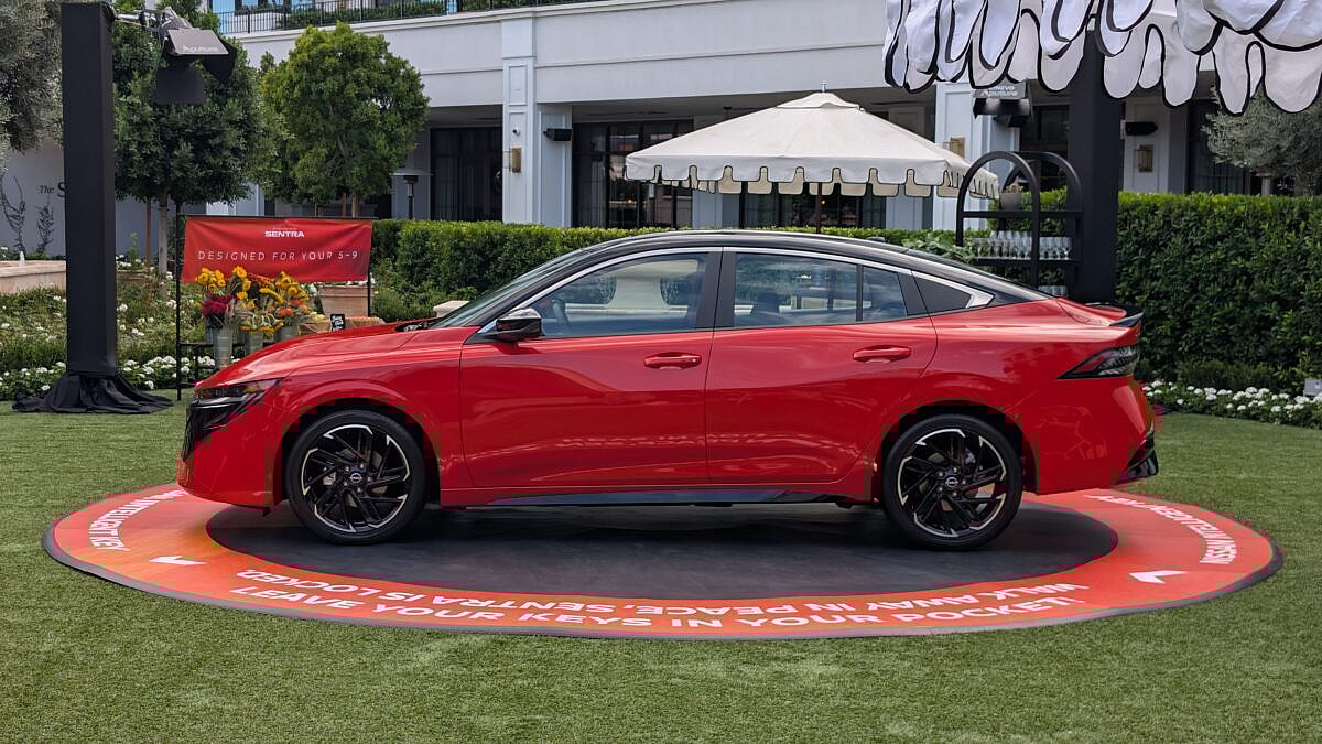 The side profile of the 2026 Nissan Sentra SR