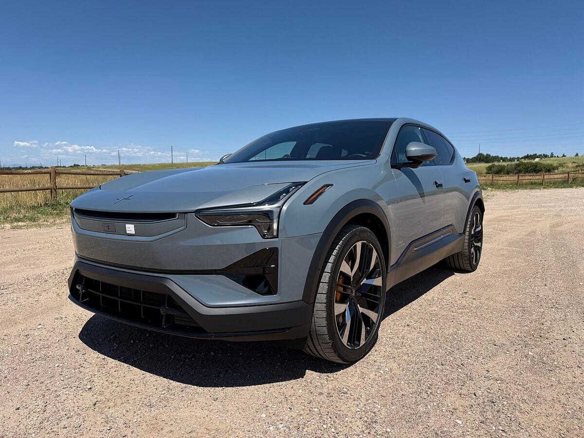 The front end of the 2025 Polestar 3 Performance