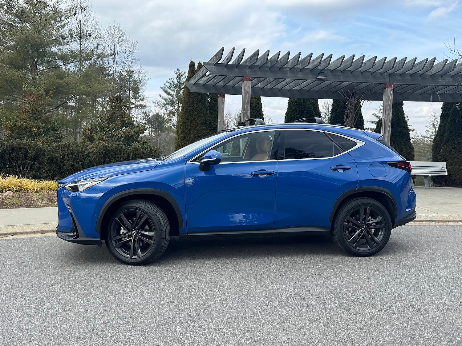 The side view of the 2026 Lexus NX 450h+