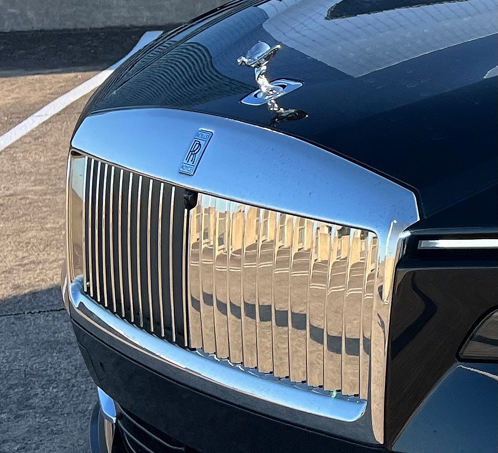 The Spirit Of Ecstasy Crowns The Pantheon Grille Of The Rolls-Royce Spectre