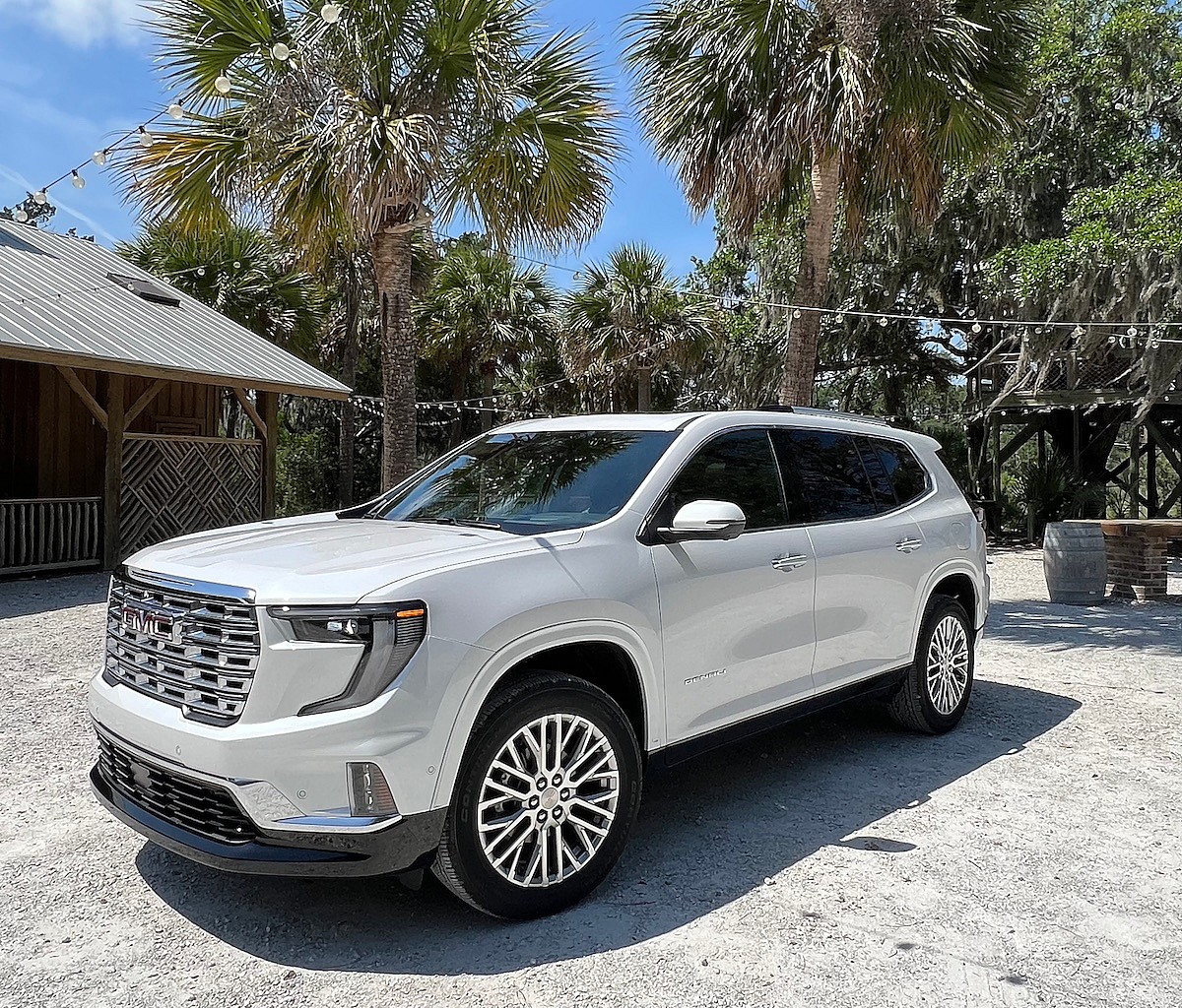 A Side View Of The 2024 Gmc Acadia