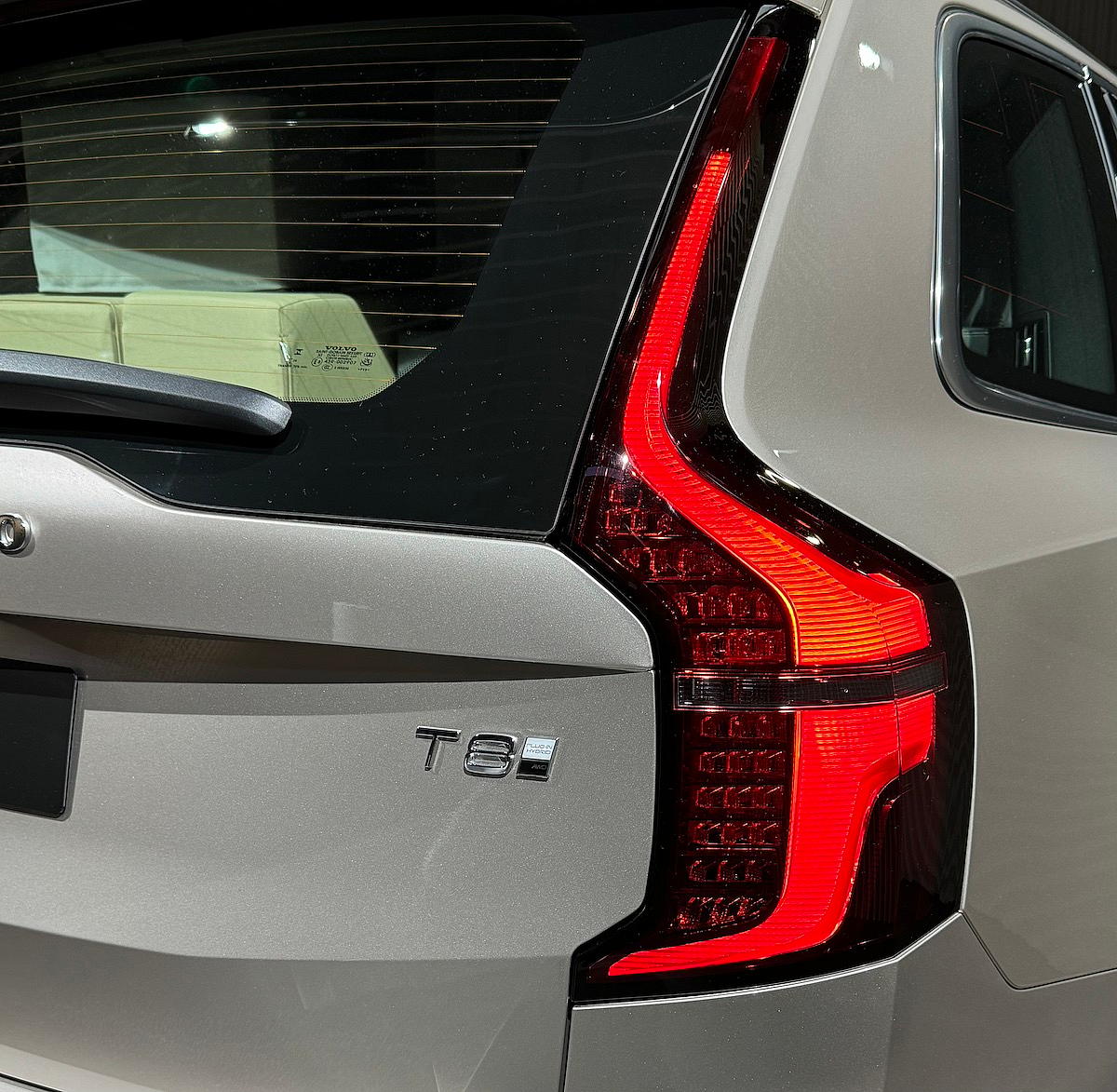 Volvo EX90 EV or Volvo XC90 Plug-in Hybrid EV: Which 3-Row SUV is the Right Choice For You? 4 A Girls Guide To Cars | Volvo Ex90 Ev Or Volvo Xc90 Plug-In Hybrid Ev: Which 3-Row Suv Is The Right Choice For You? - 2025 Volvo Xc90 Tail Lights