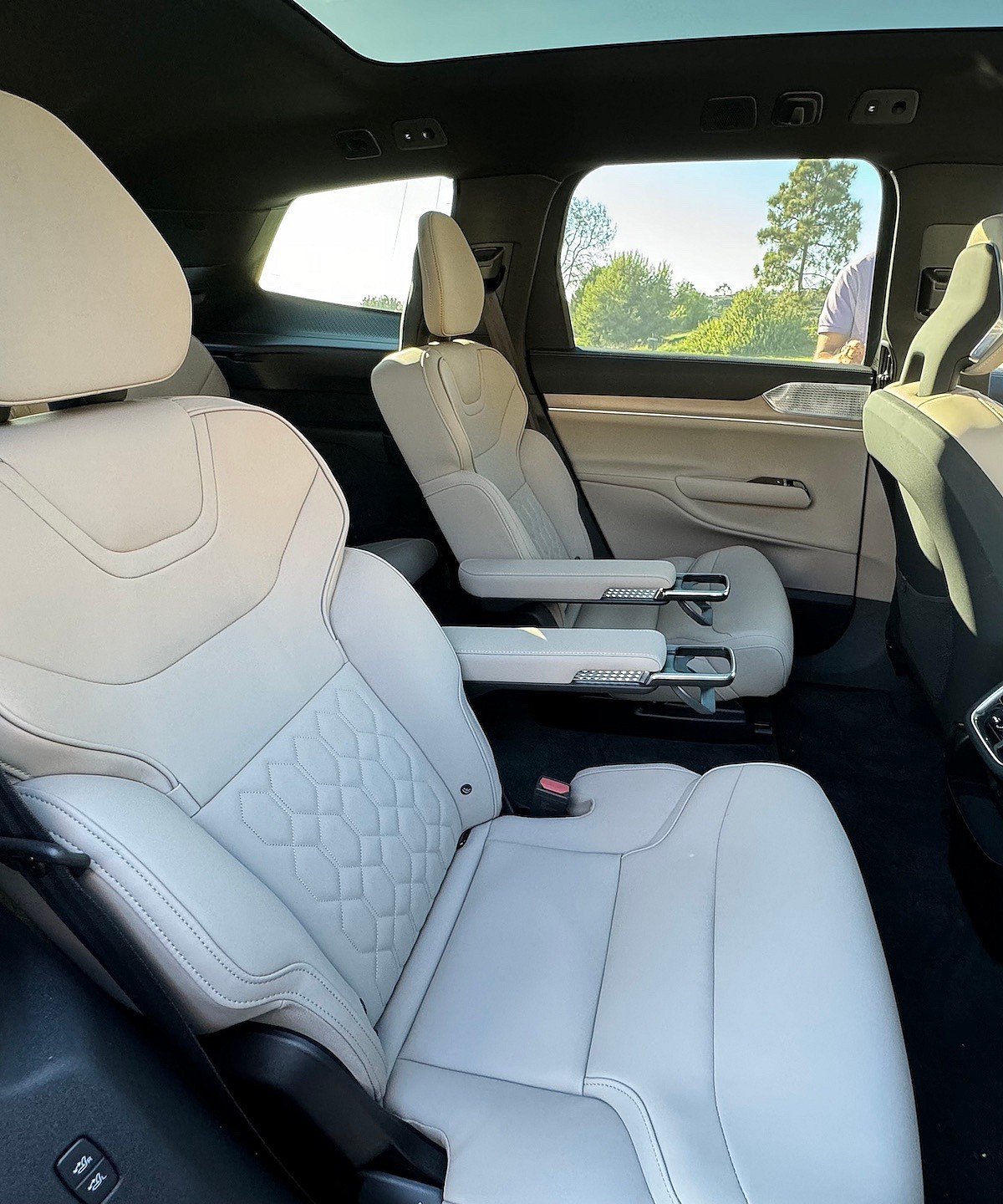 Volvo Ex90 Center Row Captains Chairs