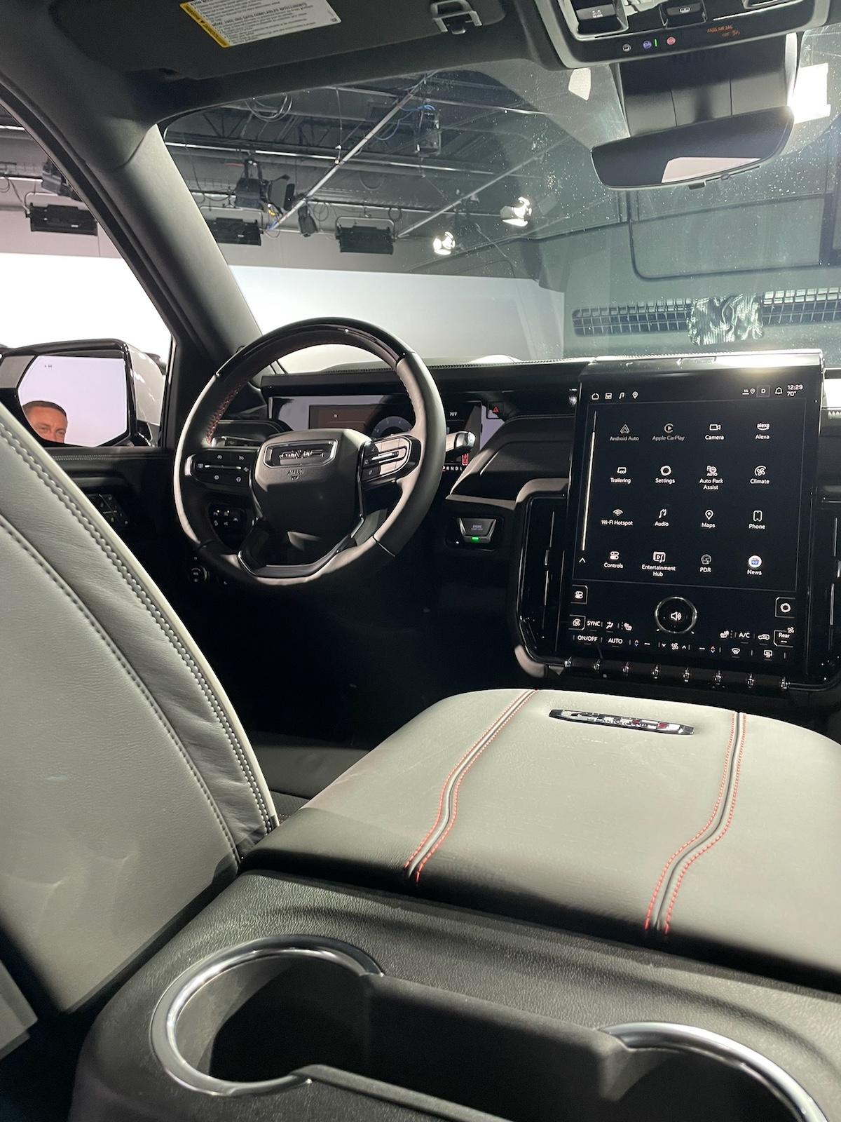 Front Seat And Multimedia System 2025 Gmc Yukon